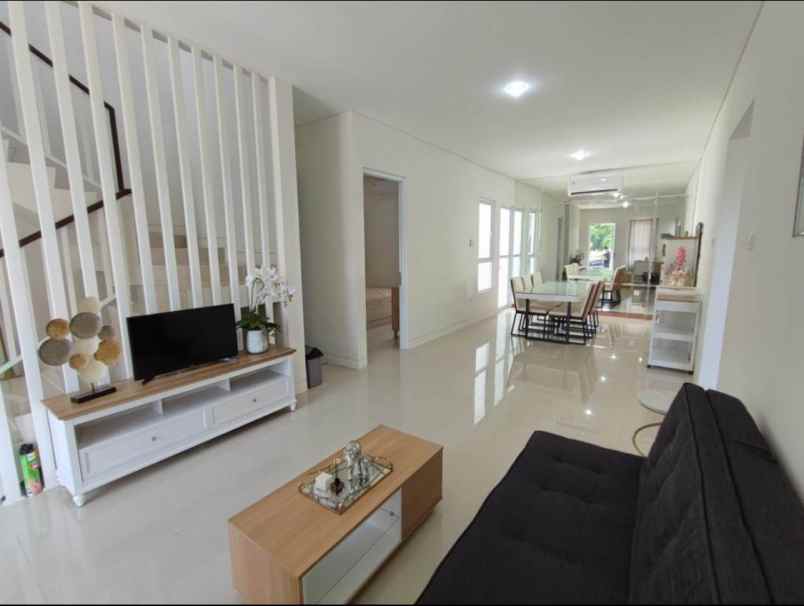 dijual rumah bsb city