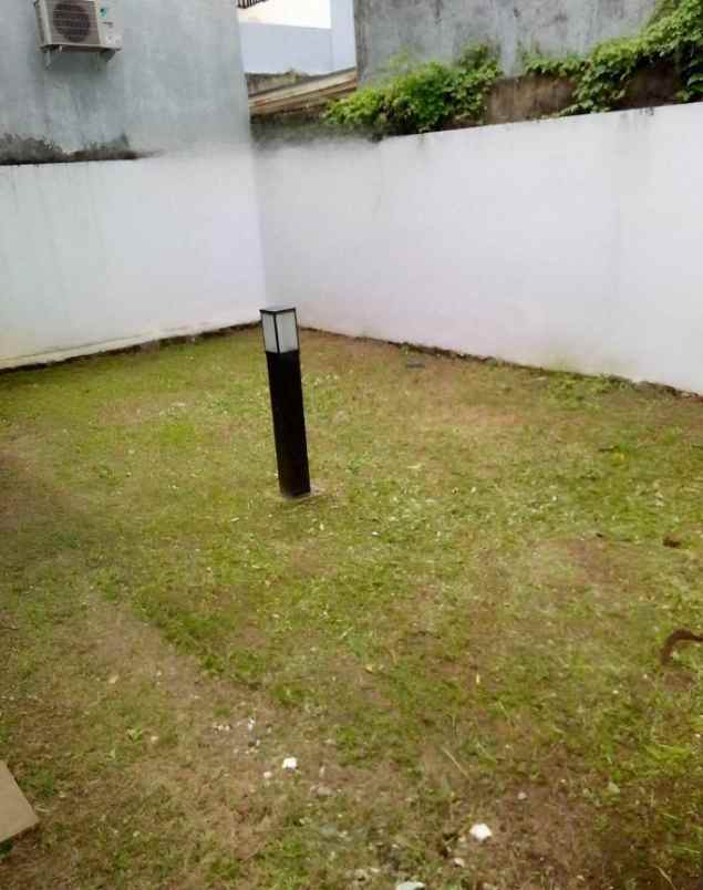 dijual rumah bsb city