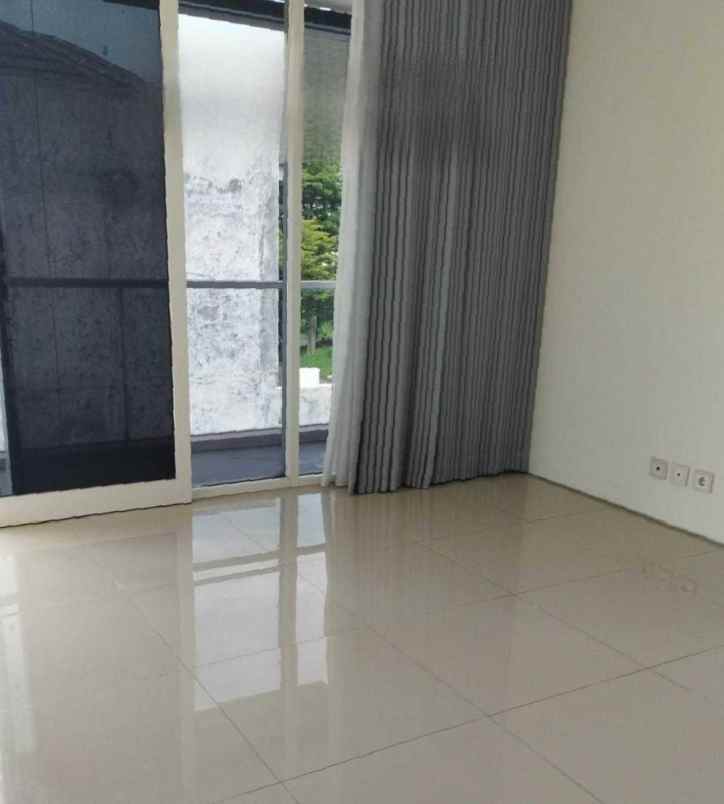dijual rumah bsb city