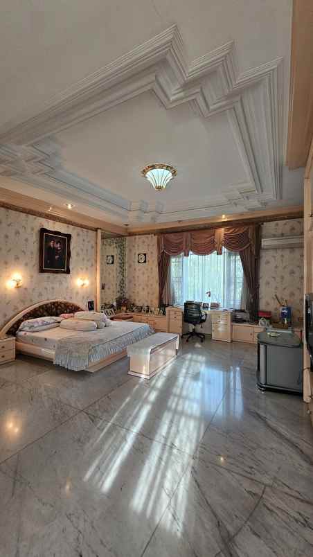 dijual rumah bukit gading villa