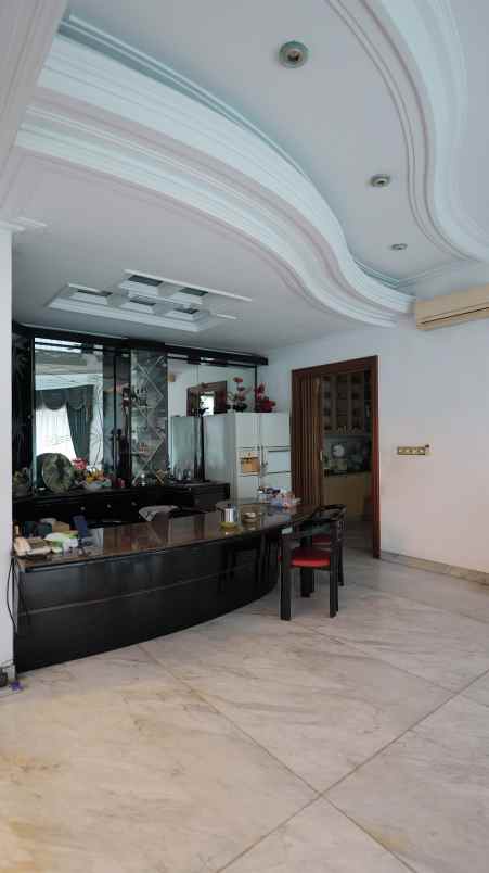 dijual rumah bukit gading villa