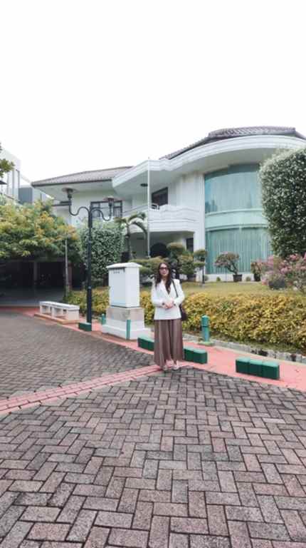 dijual rumah bukit gading villa