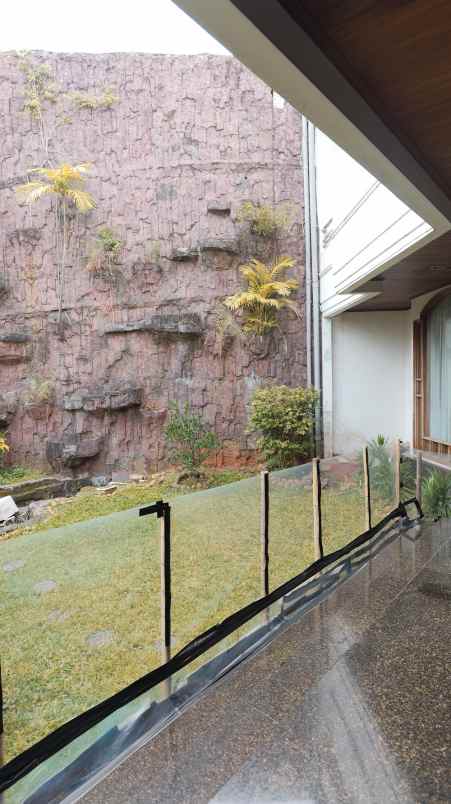 dijual rumah bukit gading villa