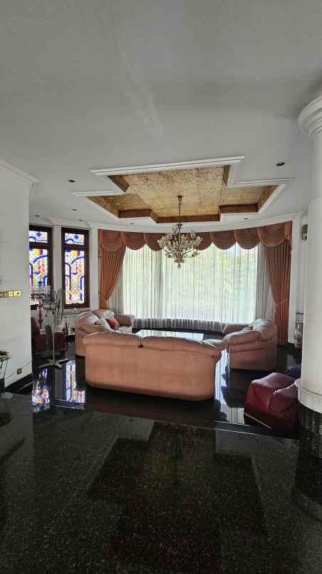 dijual rumah bukit gading villa