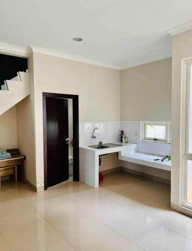 dijual rumah cilenggang serpong