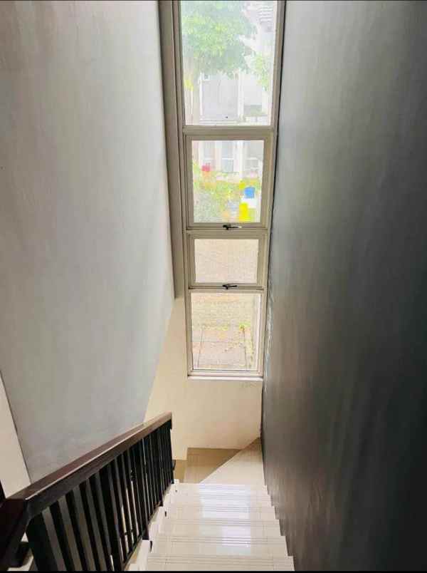 dijual rumah cilenggang serpong