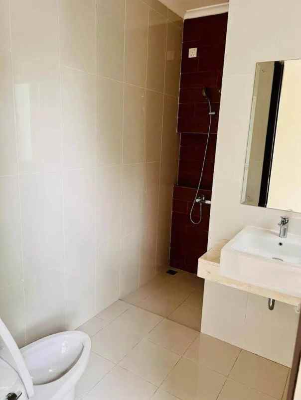 dijual rumah cilenggang serpong
