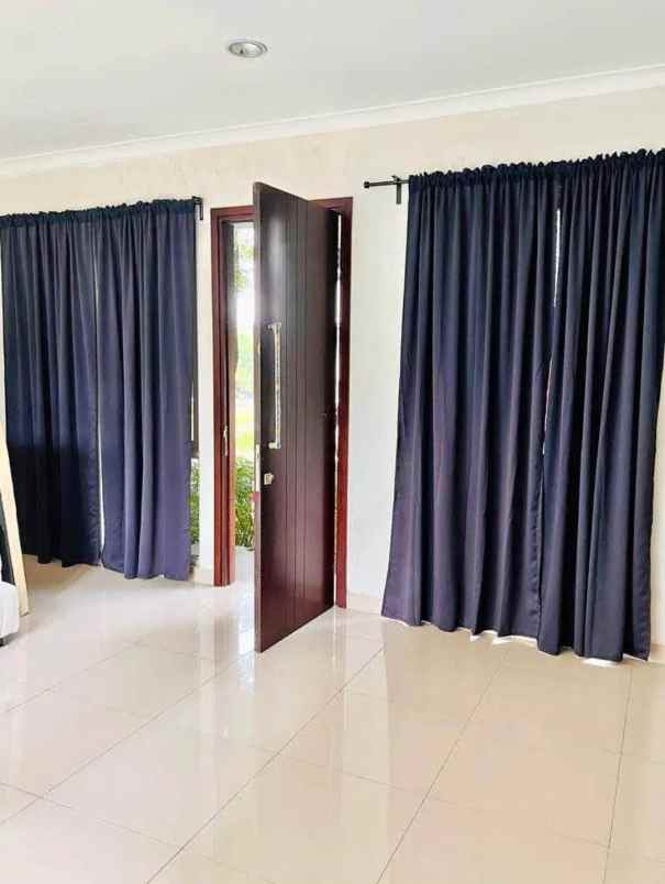 dijual rumah cilenggang serpong
