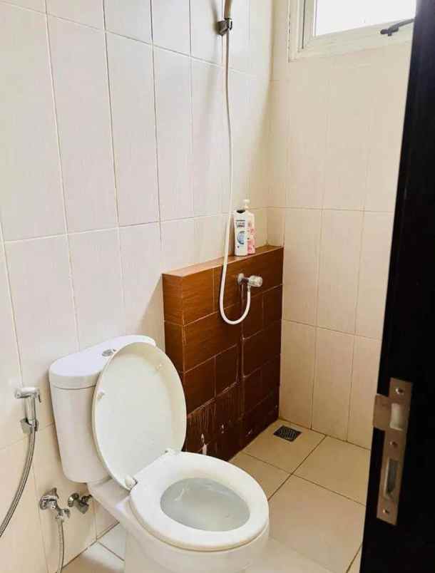 dijual rumah cilenggang serpong