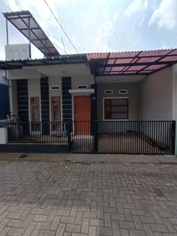 dijual rumah ciwaruga