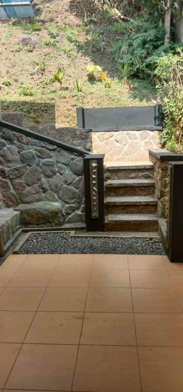 dijual rumah ciwaruga