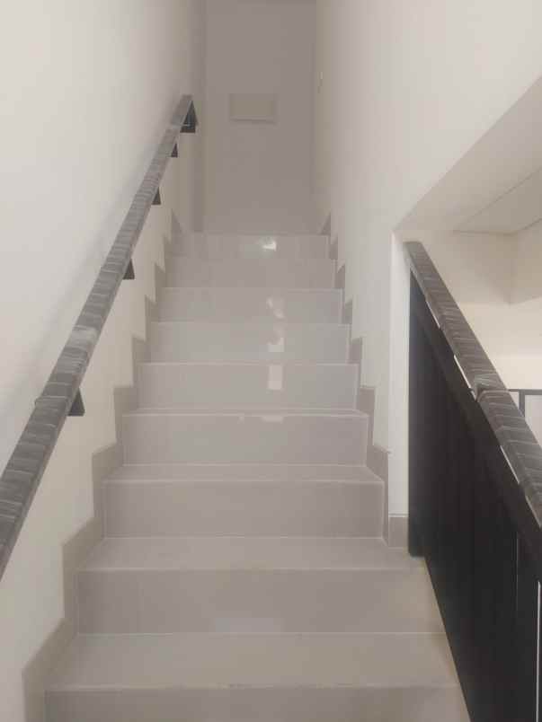 dijual rumah cluster alabama pik2