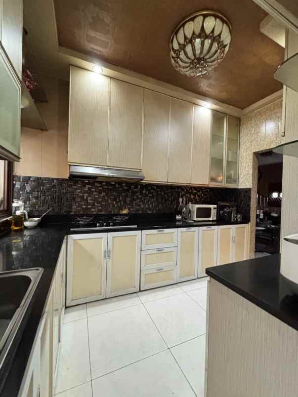 dijual rumah cluster alamanada jgc