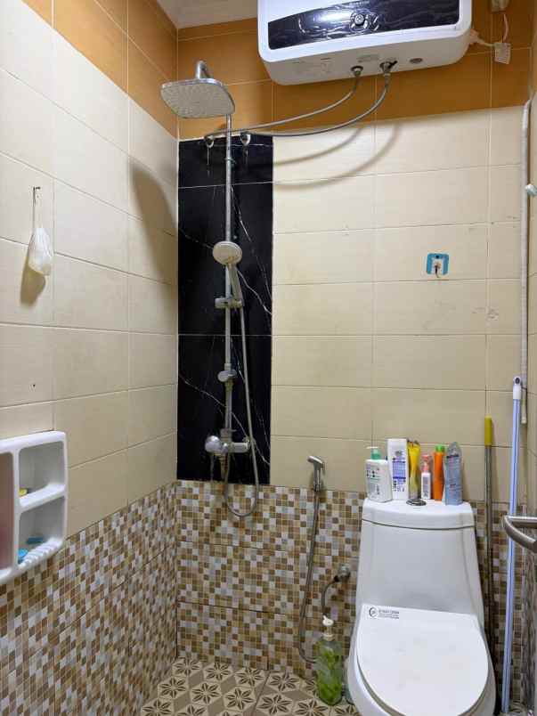 dijual rumah cluster aralia kota