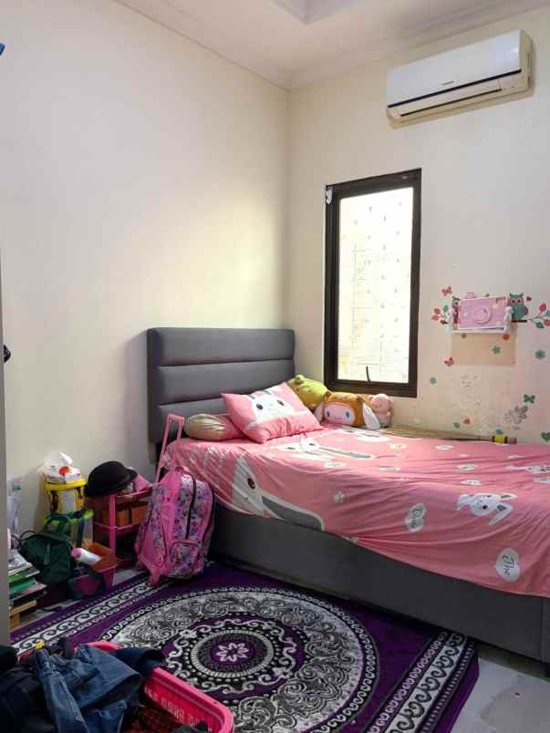 dijual rumah cluster aralia kota