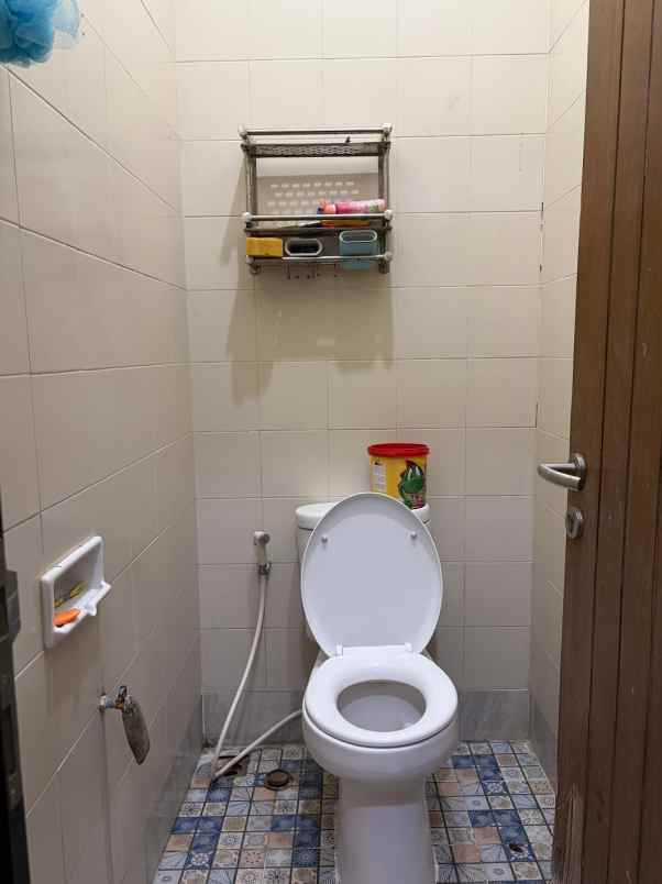 dijual rumah cluster aralia kota