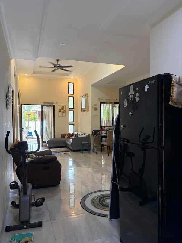 dijual rumah cluster aralia kota