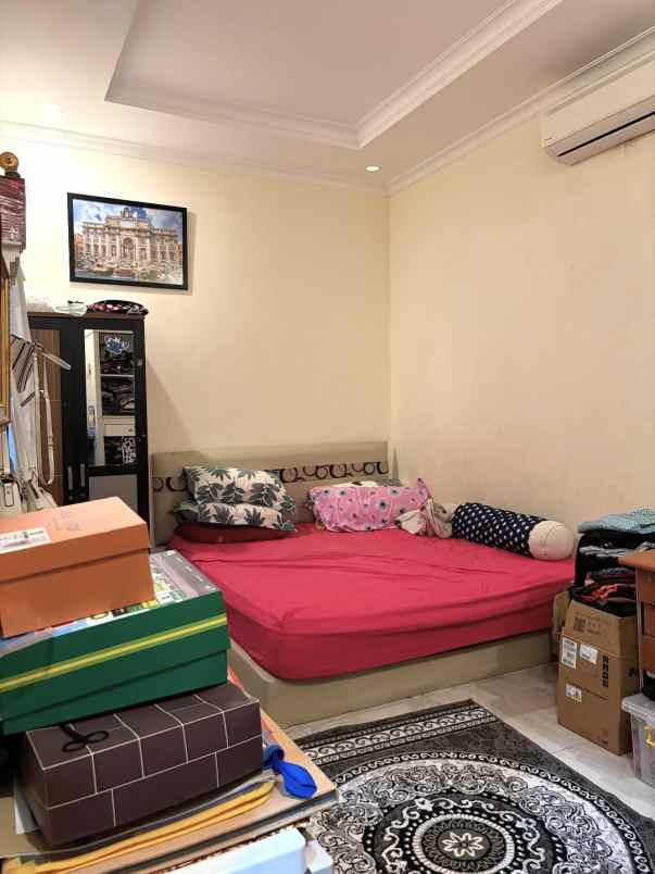 dijual rumah cluster aralia kota