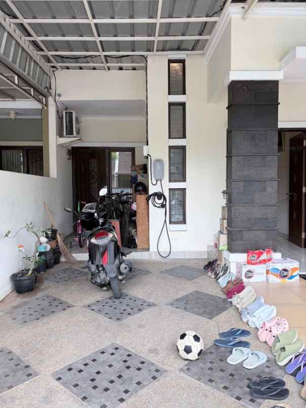 dijual rumah cluster aralia kota