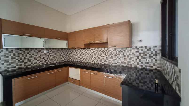 dijual rumah cluster asia tropis