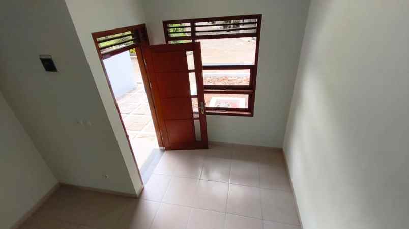 dijual rumah cluster madany regecy