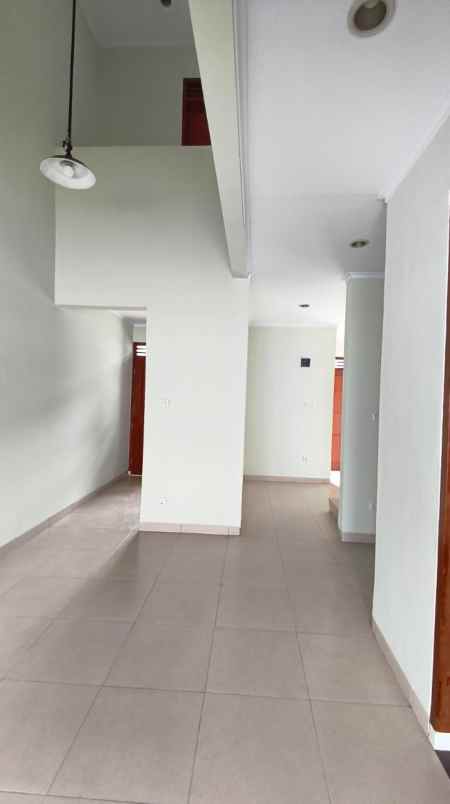 dijual rumah cluster madany regecy