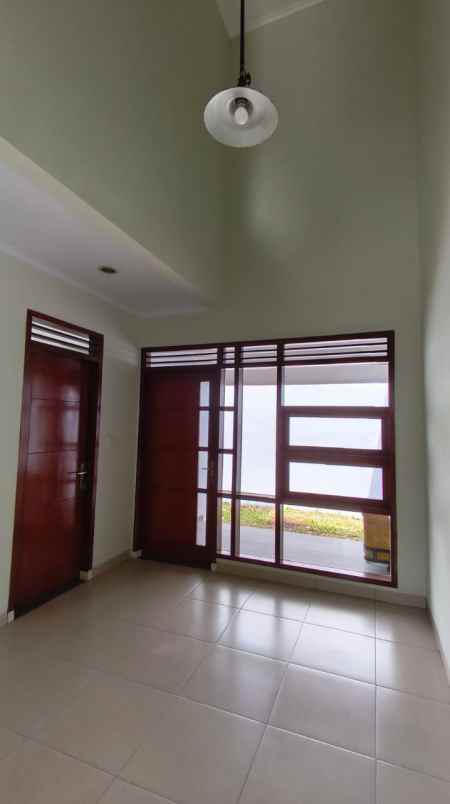 dijual rumah cluster madany regecy