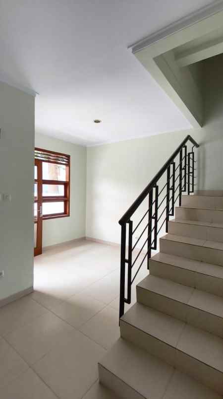 dijual rumah cluster madany regecy