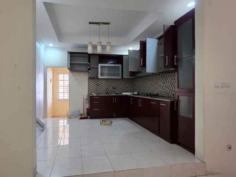 dijual rumah cluster taman puspa kota