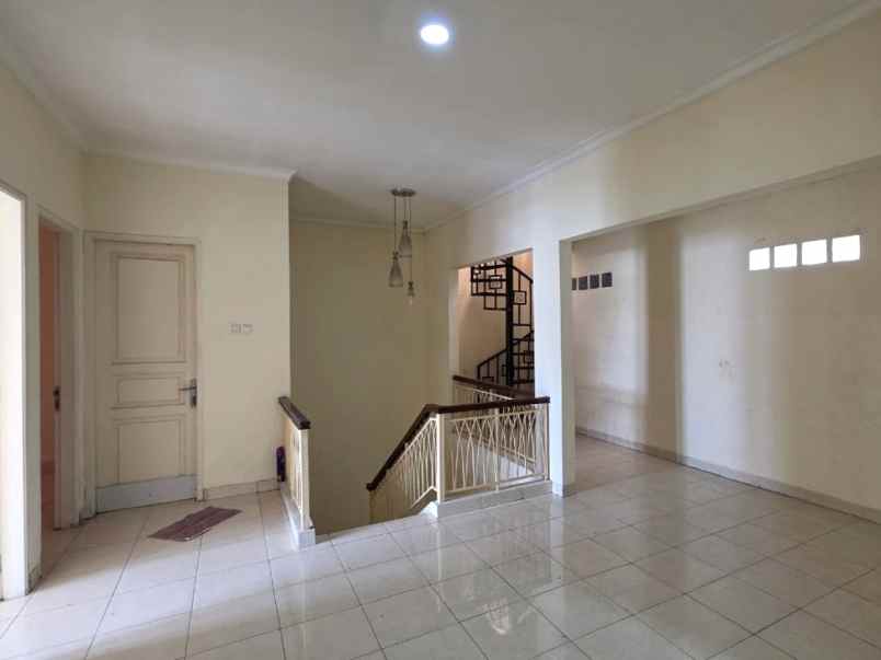 dijual rumah cluster taman puspa kota