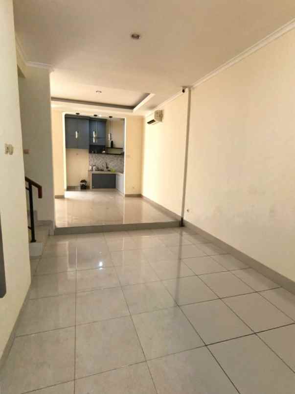 dijual rumah cluster teresta metland