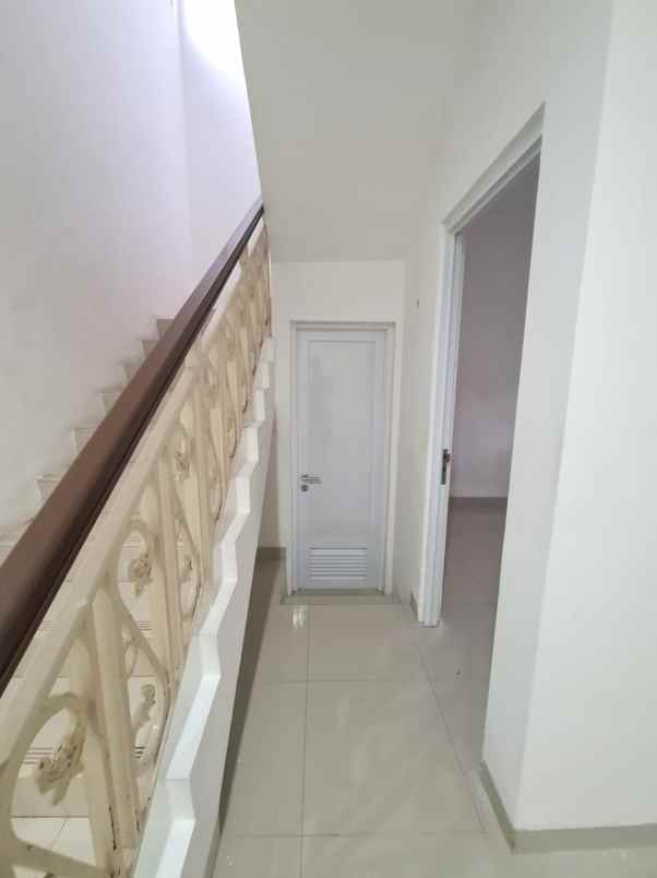 dijual rumah cluster thames jgc