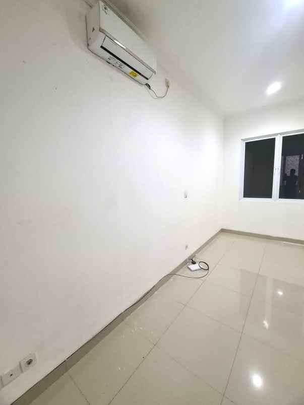 dijual rumah cluster thames jgc