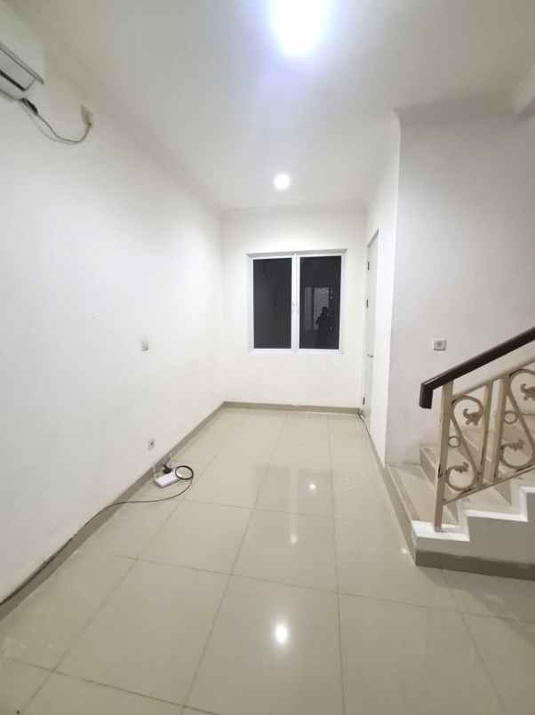 dijual rumah cluster thames jgc