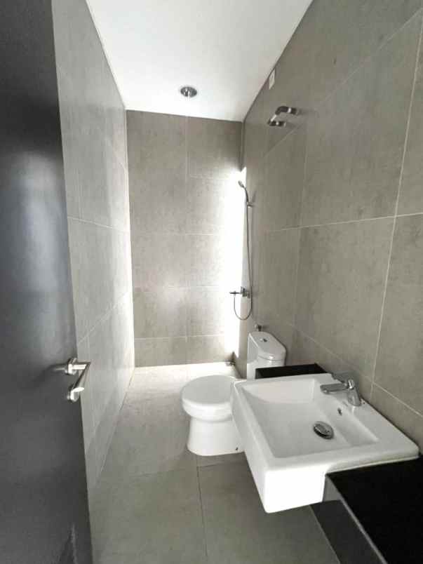 dijual rumah cluster wisteria metland
