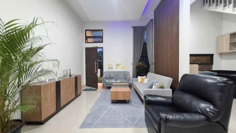 dijual rumah condongcatur