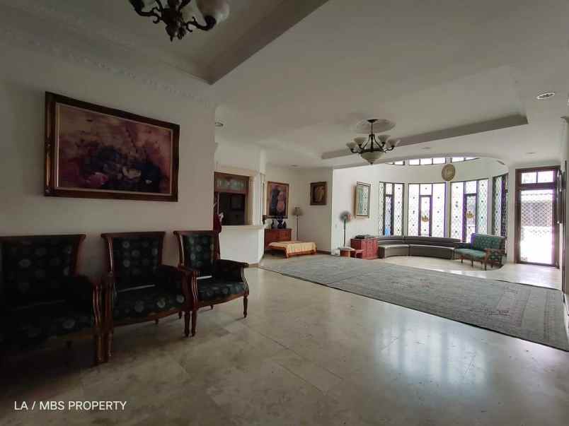 dijual rumah crown hill