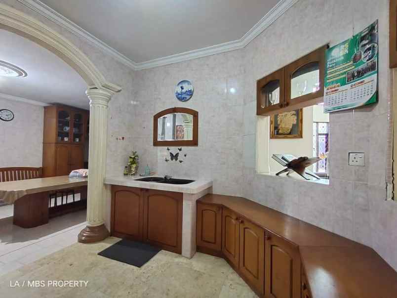 dijual rumah crown hill