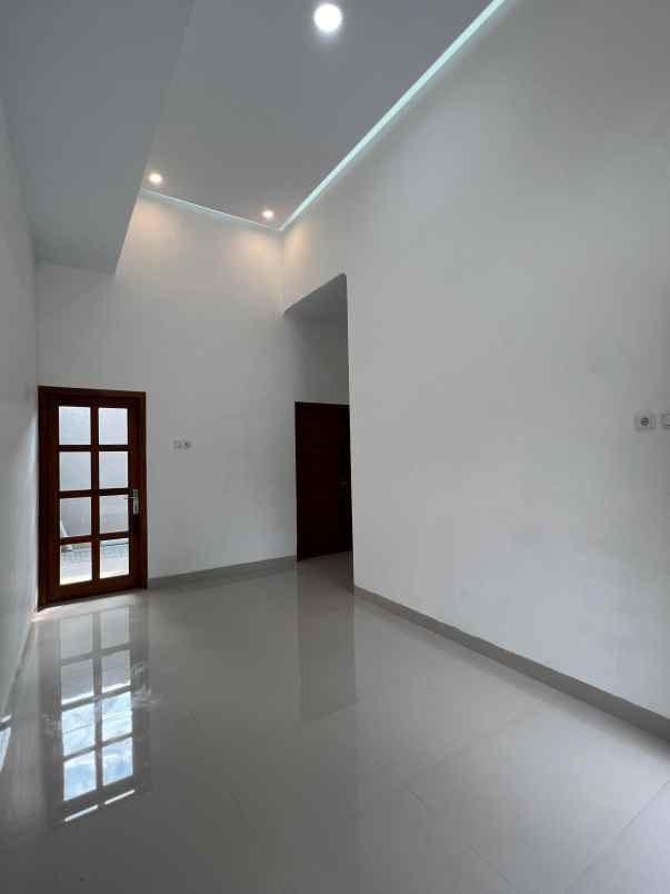 dijual rumah dekat jl imogiri barat