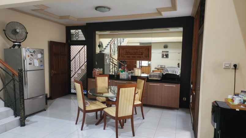 dijual rumah dharmahusada