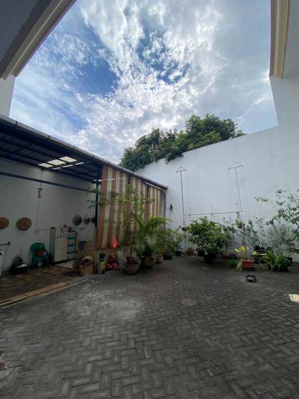 dijual rumah dharmahusada indah barat