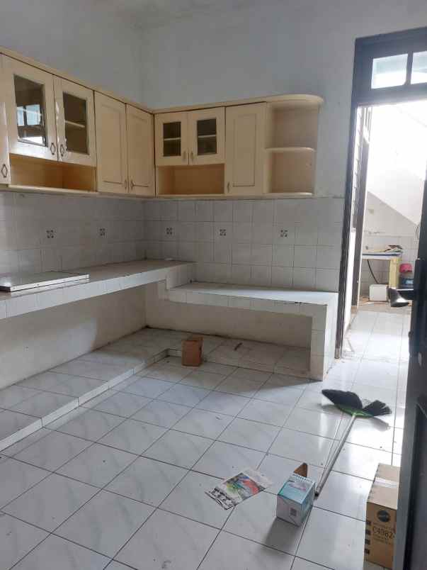 dijual rumah dharmahusada mas