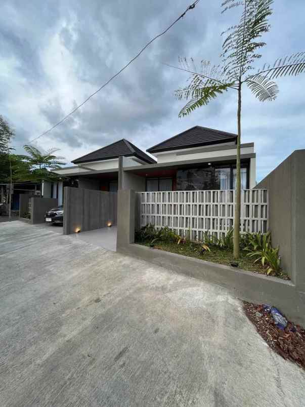 dijual rumah di jln kaliurang sleman yogyakarta