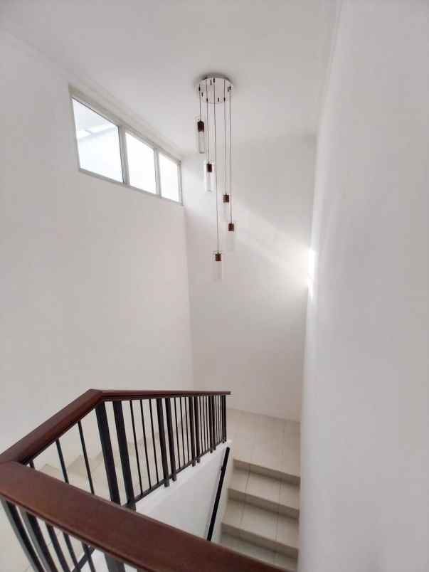 dijual rumah di kota wisata cibubur siap huni dan rapi