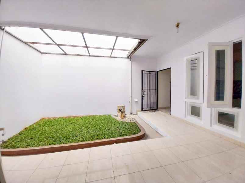 dijual rumah di kota wisata cibubur siap huni dan rapi