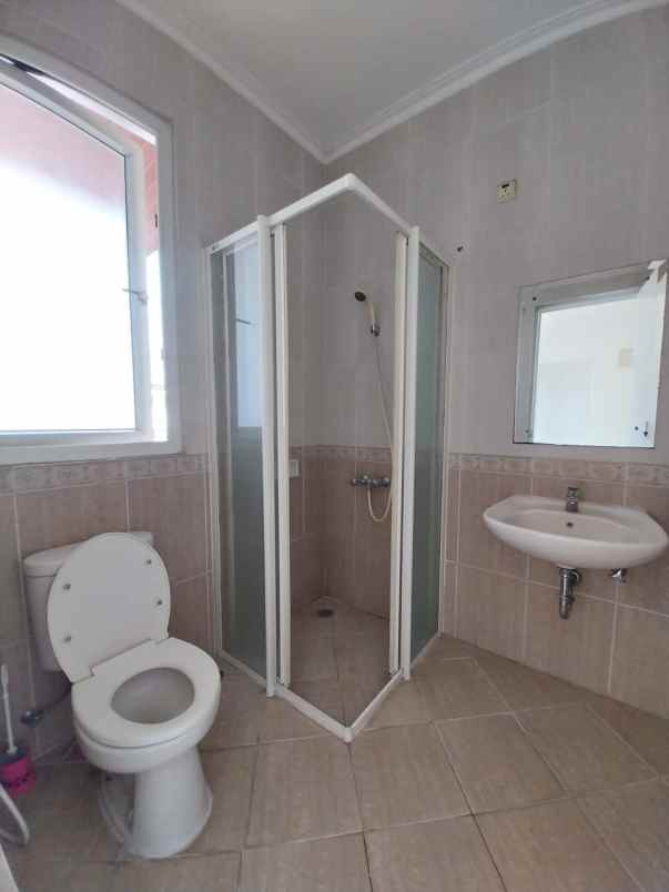 dijual rumah di kota wisata cibubur siap huni dan rapi