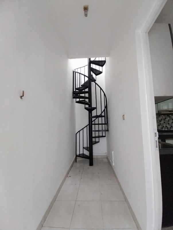 dijual rumah di kota wisata cibubur siap huni dan rapi