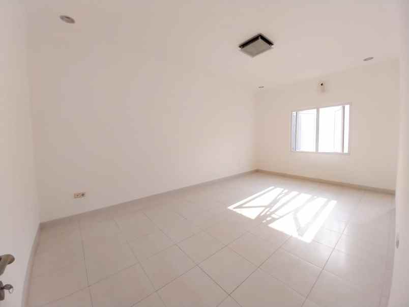 dijual rumah di kota wisata cibubur siap huni dan rapi