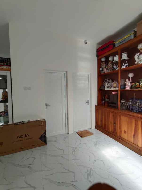 dijual rumah di manahan solo