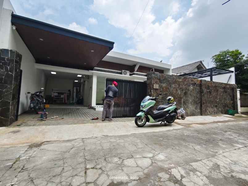 dijual rumah di manahan solo